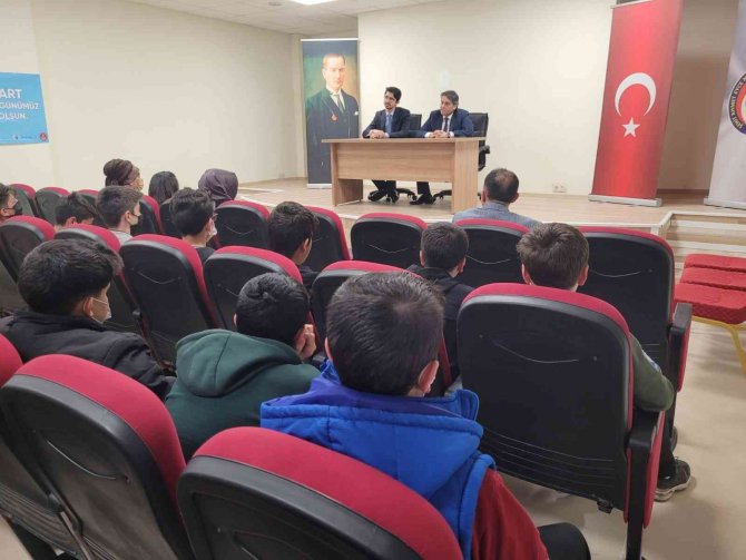 Olgun Mesleki Deneyimlerini Öğrencilerle Paylaştı