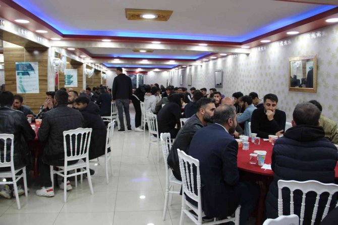 Solhan Spor Yönetici Ve Taraftarları İftarda Bir Araya Geldi