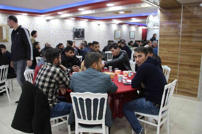 Solhan Spor Yönetici Ve Taraftarları İftarda Bir Araya Geldi