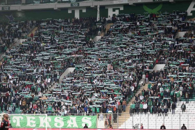Spor Toto 1. Lig: Bursaspor: 0 - Gençlerbirliği: 0 (İ̇lk Yarı Sonucu)