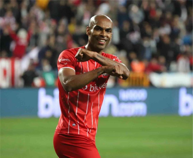 Ft Antalyaspor’da Defansın Sigortası Naldo