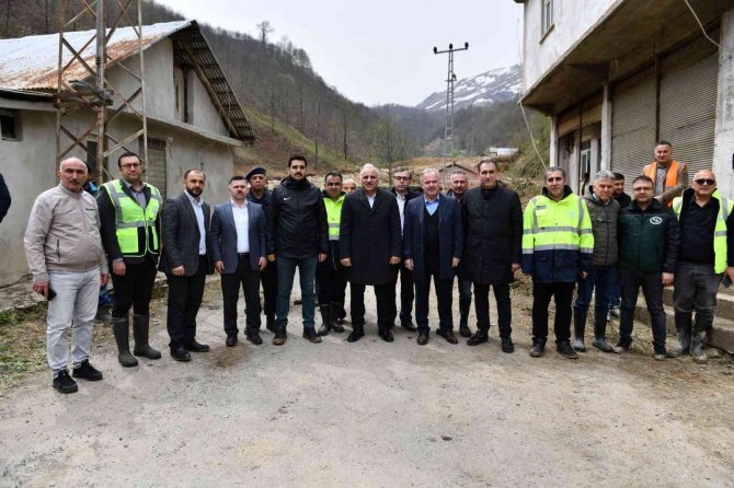 Başkan Zorluoğlu Heyelan Bölgesinde İncelemelerde Bulundu