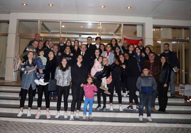 Turgutlu Belediyesi Kadın Basketbol Takımı Sezonu Tamamladı