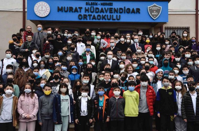 Vali Kızıklaya Murat Hüdavendigar Ortaokulu’da Çeşitli İncelemelerde Bulundu