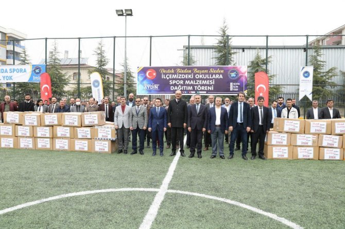 İ̇pekyolu Belediyesinden Okullara Spor Malzemesi Desteği