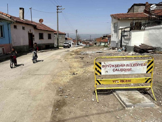 Yapılmayan Patlak Rögar Borusu Mahalleliyi Mağdur Etti