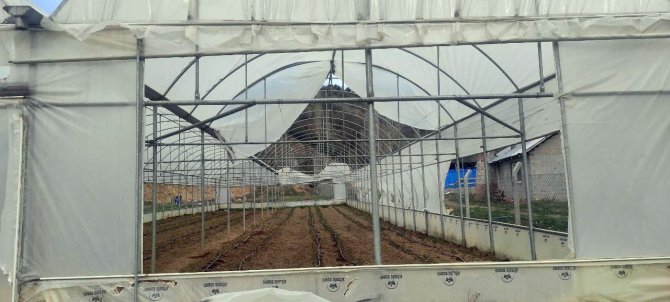 Yozgat’ta Şiddetli Rüzgar Seralara Zarar Verdi
