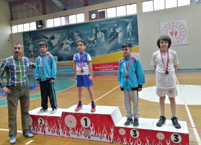 Yunusemreli Badmintonculardan 23 Nisan Turnuvasında 23 Madalya
