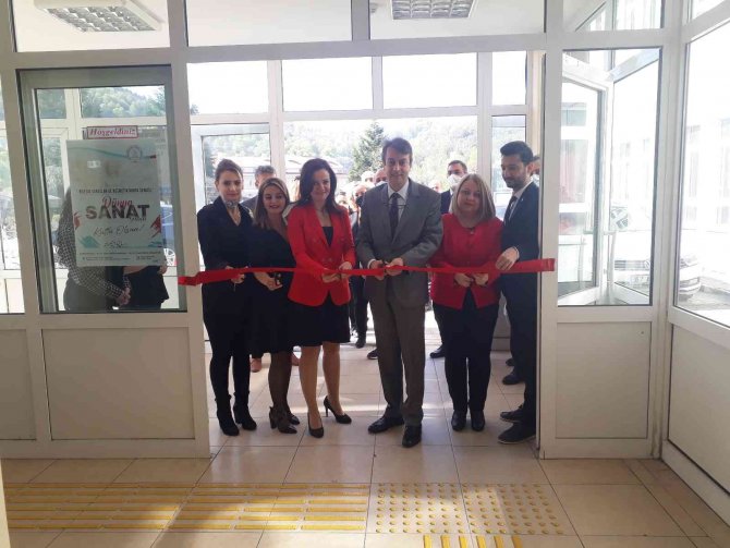 Bileşik Sanatlar Ve Kozmetik Kimya Sergisi Açıldı