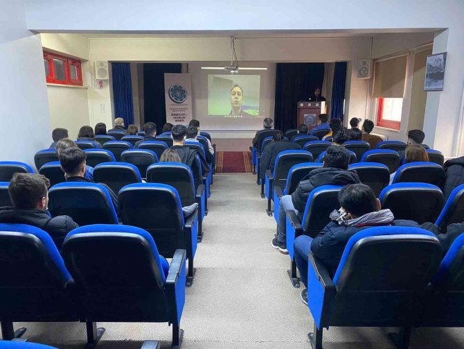 Denizcilik Fakültesi’nde Tersanecilik Ve Gemi İnşa Sektörü Anlatıldı