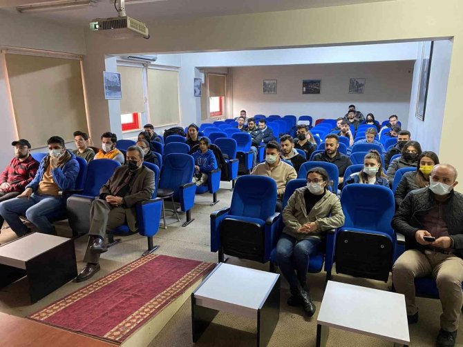 Denizcilik Fakültesi’nde Tersanecilik Ve Gemi İnşa Sektörü Anlatıldı