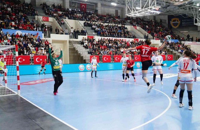 2022 Avrupa Şampiyonası Elemeleri: Türkiye: 30 - Sırbistan: 36