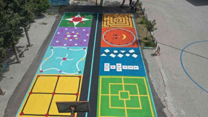 İ̇mamoğlu’nda Okullardaki Oyun Alanları Rengarenk