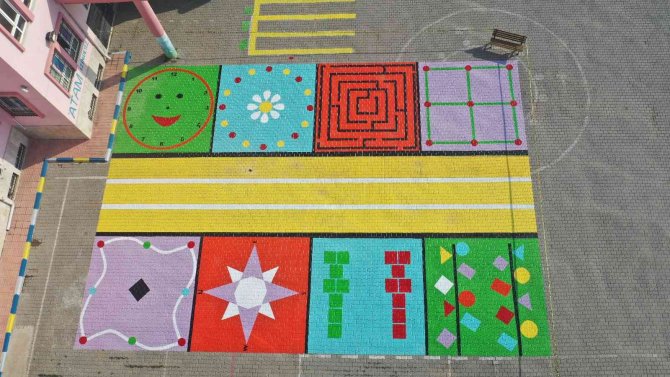 İ̇mamoğlu’nda Okullardaki Oyun Alanları Rengarenk