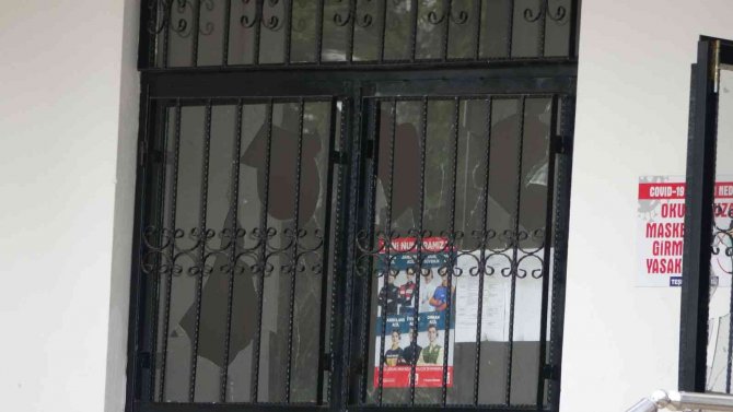 Okula Satırlı Saldırı