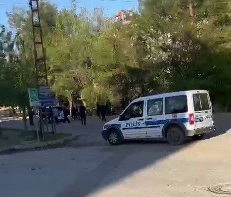 Adıyaman’da İki Grup Arasında Taşlı Sopalı Kavga: 1 Yaralı
