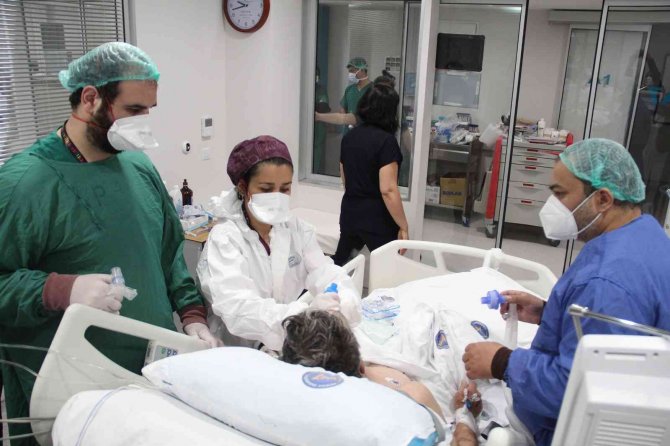 Akdeniz Üniversitesi Rektörü Özkan: "Covid Yoğun Bakımda 8 Hastamız Kaldı"