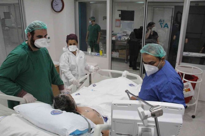 Akdeniz Üniversitesi Rektörü Özkan: "Covid Yoğun Bakımda 8 Hastamız Kaldı"