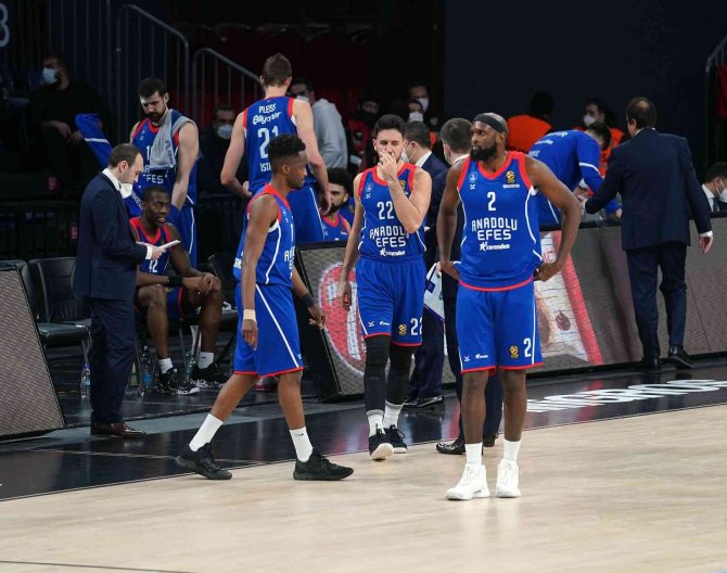 Anadolu Efes, Milano Deplasmanında