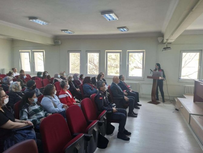 Jandarma’dan “En İ̇yi Narkotik Polisi Anne” Eğitimi