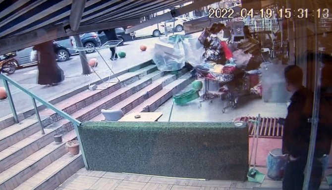 Başkentte Kontrolden Çıkan Araç İş Yerine Girdi