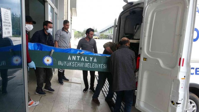 Irmakta Cesedi Bulunan Üniversite Öğrencisinin Cenazesi Ailesine Teslim Edildi