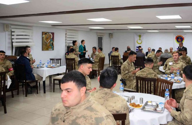 Ardahan Protokolü, Jandarma Ve Korucularla İle İftarda Buluştu