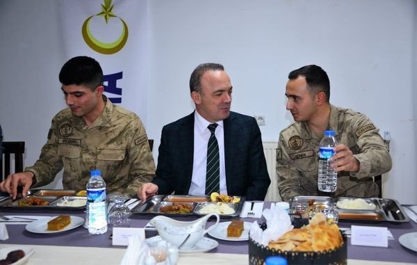 Ardahan Protokolü, Jandarma Ve Korucularla İle İftarda Buluştu