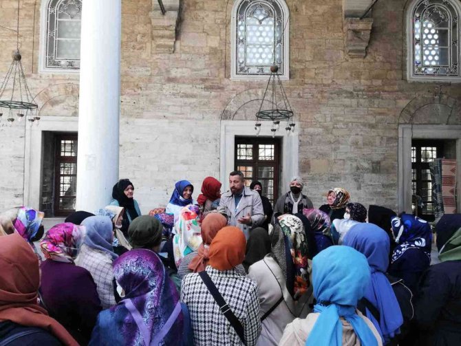 Tarihi Camilere Manevi Yolculuk