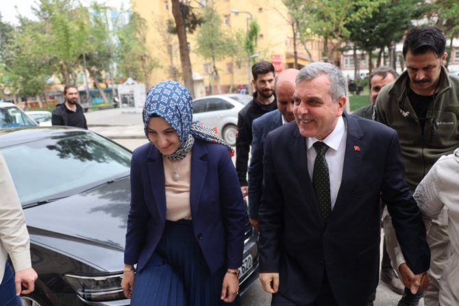 İ̇ftar Öncesi Kapı Kapı Dolaştı