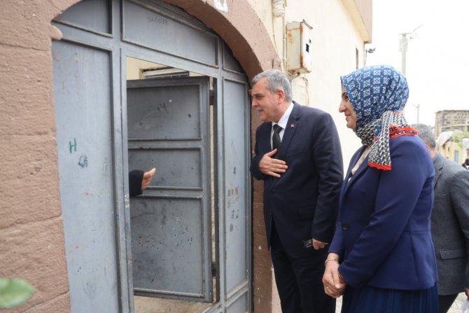 İ̇ftar Öncesi Kapı Kapı Dolaştı