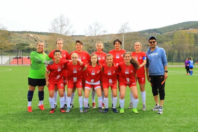 Bilecikspor Kadın Futbol Takımı Rakibine Gol Oldu Yağdı