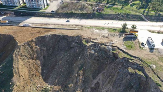 Bilecik’te Korkutan Toprak Kayması