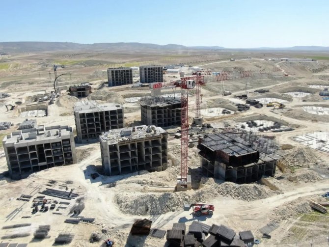 Birecik’te Toki̇ Konutları Yükseliyor