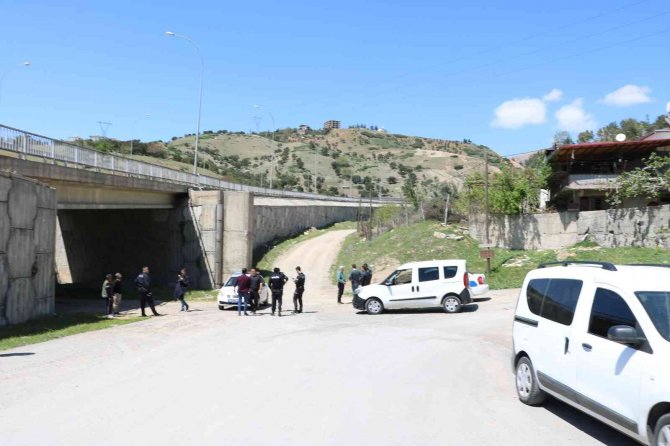 Polisten Kaçtı Çalıların Arasında Yakalandı