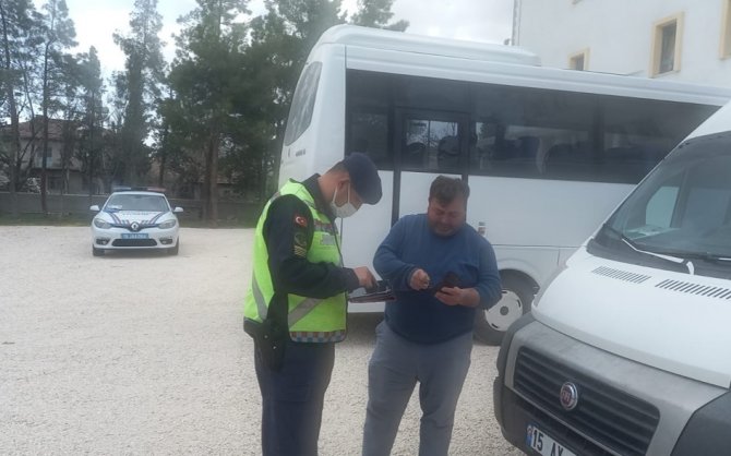 Kuralları İhlal Ettiği Tespit Edilen 9 Sürücüye Toplamda 10 Bin 773 Tl Para Cezası