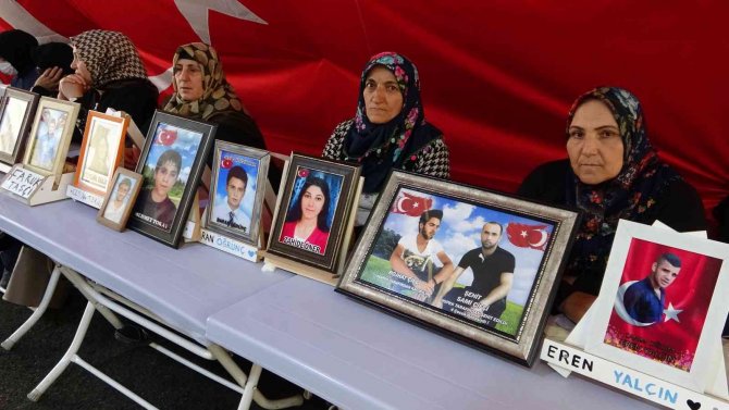 Diyarbakır’da 961 Gündür Evlat Nöbetinde Olan Aileler, Çocuklarının Yolunu Gözlüyor