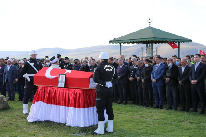 Kalp Krizi Sonucu Hayatını Kaybeden Polis Memuru Toprağa Verildi