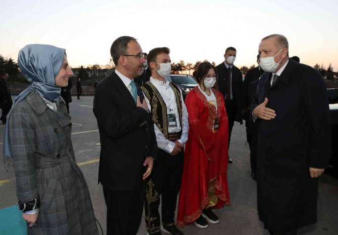 Cumhurbaşkanı Erdoğan: "Tüm İmkanlarımızla Sporcularımızın Yanında Olmayı Sürdüreceğiz"