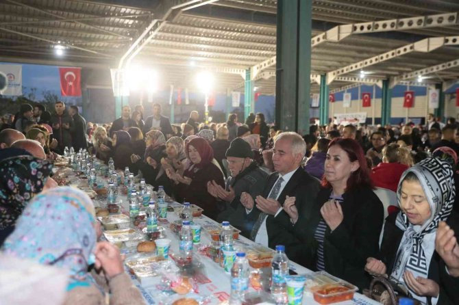 İ̇ftar Bereketi İ̇lbade Mahallesi’nde Yaşandı