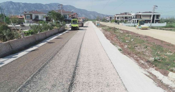 Döşemealtı’nda Yol Yapım Çalışması