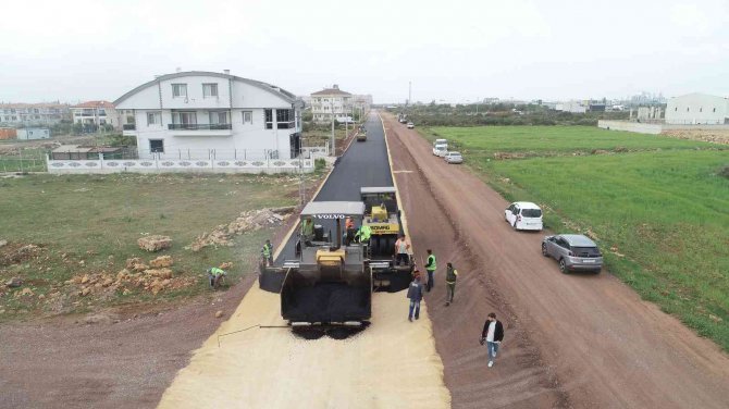 Döşemealtı’nda Yol Yapım Çalışması