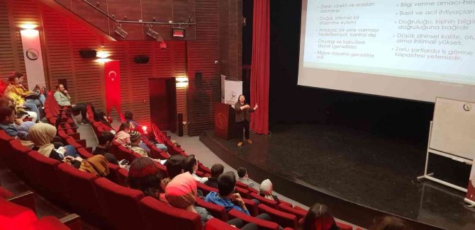 Öğrencilere "Düşünme Becerileri" Eğitimi Verildi