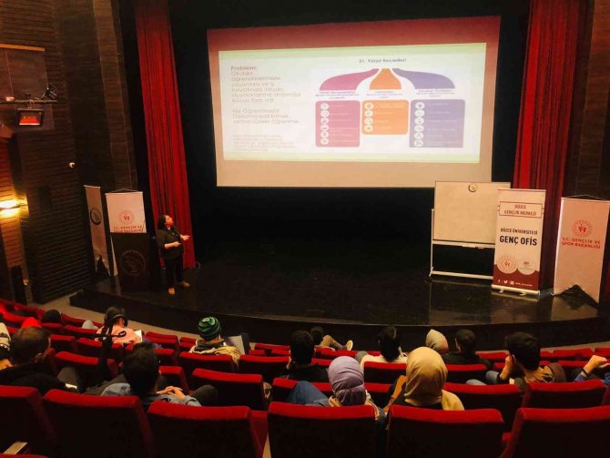 Öğrencilere "Düşünme Becerileri" Eğitimi Verildi