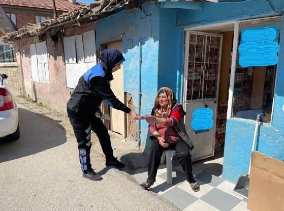 Polis Ekipleri Mahallelerde Bilgilendirici Broşür Dağıttı