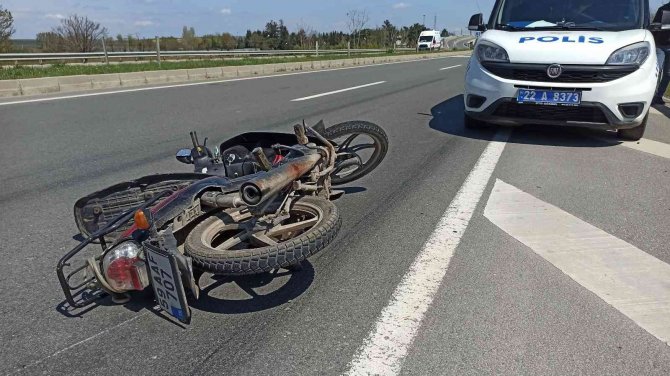 Kamyonet İle Çarpışan Motosiklet Sürücüsü Yaralandı