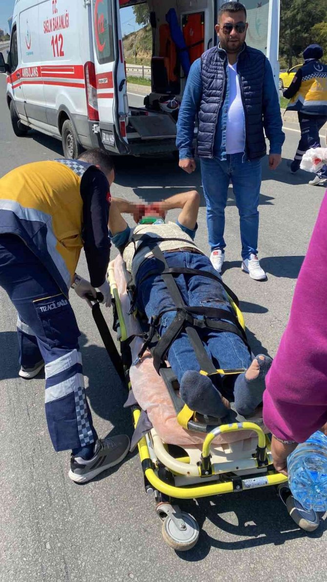Kamyonet İle Çarpışan Motosiklet Sürücüsü Yaralandı