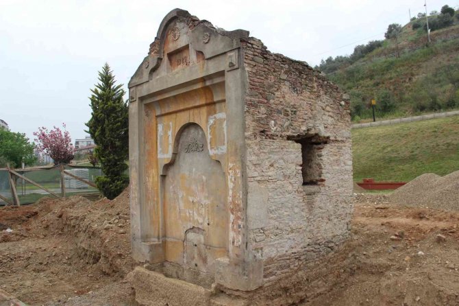 Efeler Belediyesi Tarihi Çeşmeyi Bakıma Aldı
