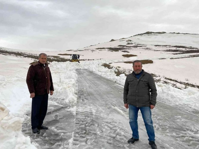 Bu Fotoğraflar Dün Çekildi: İ̇ki İnsan Boyu Kar