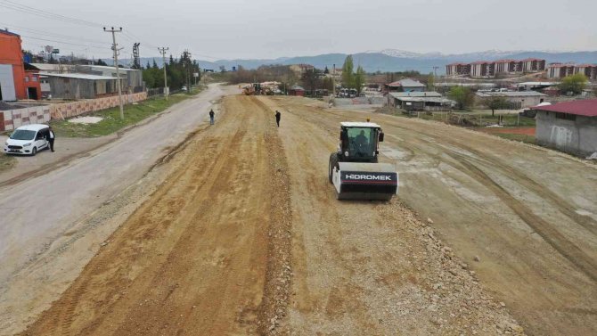Elazığ Belediyesi Yol Yapım Çalışmalarını Sürdürüyor